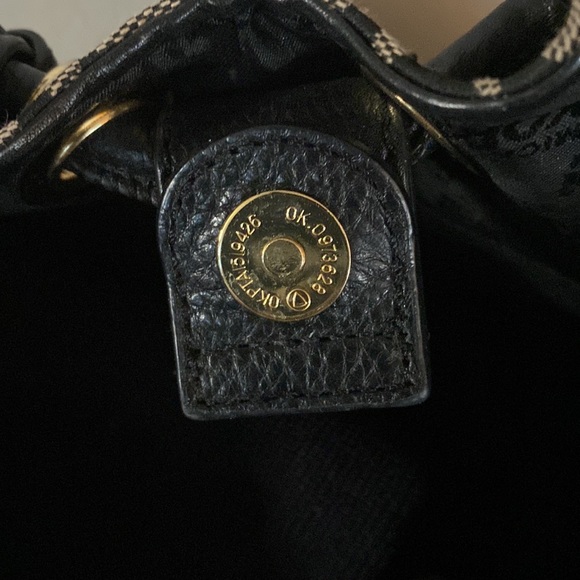 Michael Kors Hobo Purse Med Size - Picture 5 of 7